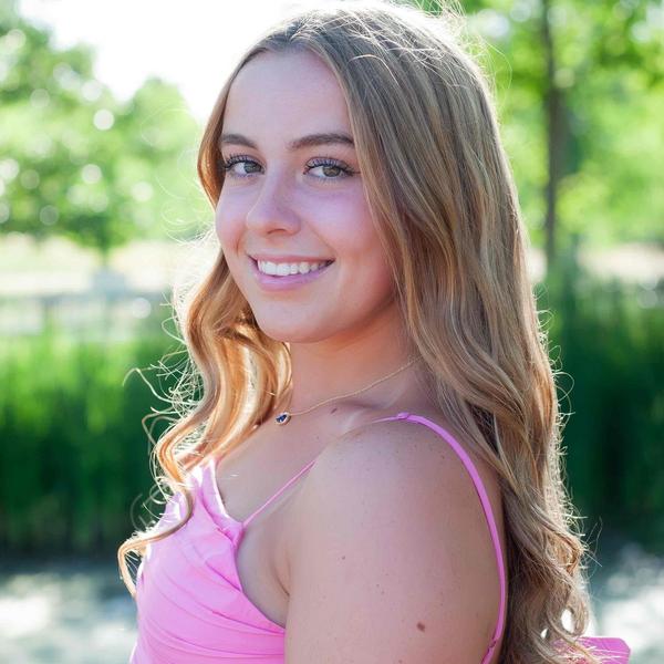 Swim Instructor Profile Image: Bailey H.