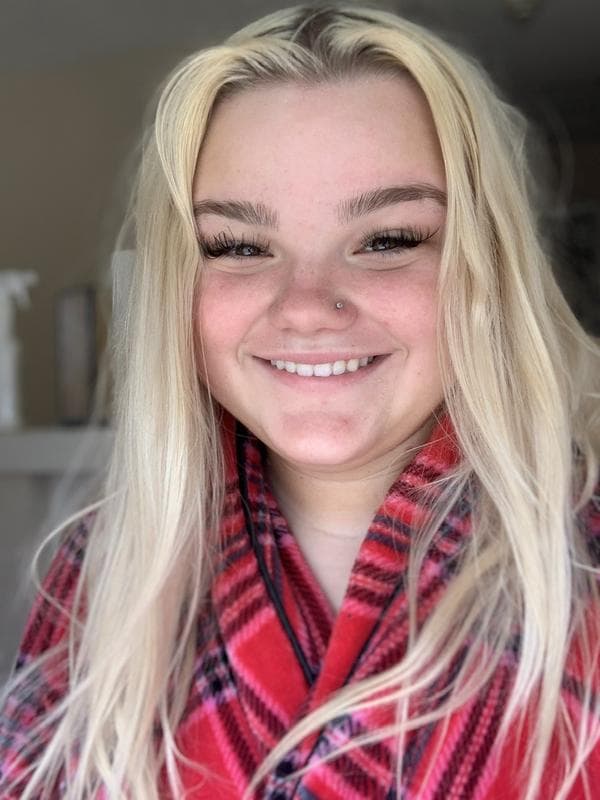 Swim Instructor Profile Image: Emma C.