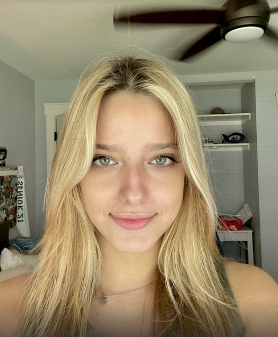 Swim Instructor Profile Image: Isabella V.