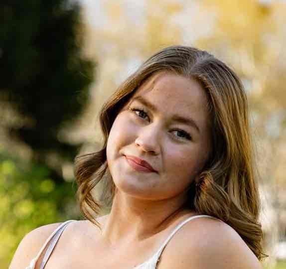 Swim Instructor Profile Image: Lauren C.