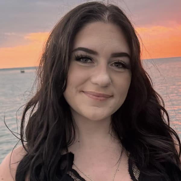 Swim Instructor Profile Image: Madison V.