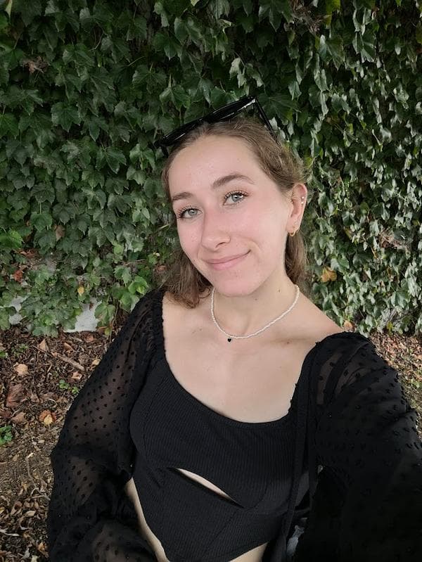 Swim Instructor Profile Image: Savannah E.