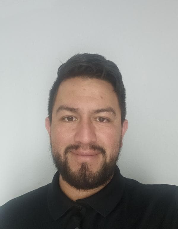 Swim Instructor Profile Image: Sebastian Z.