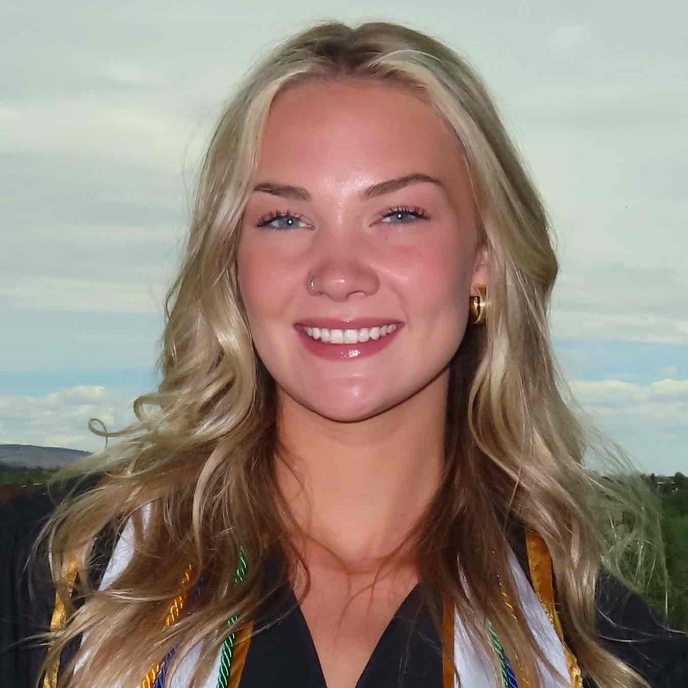Swim Instructor Profile Image: Taelor H.