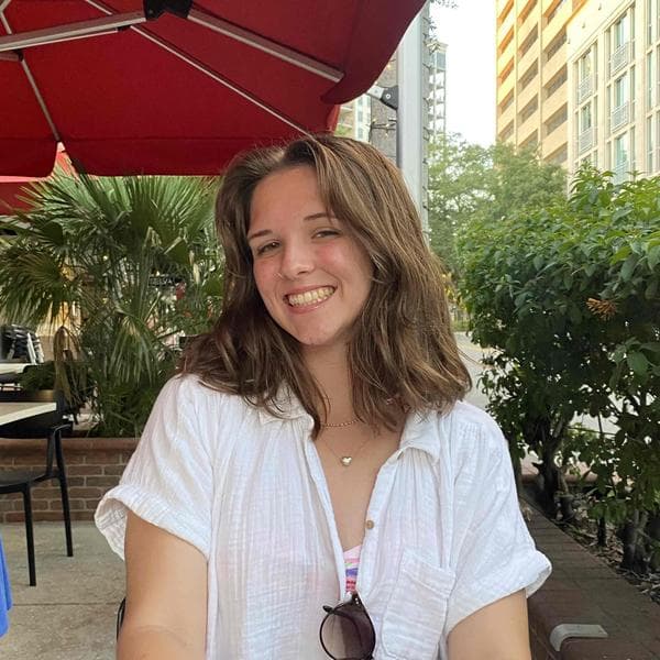 Swim Instructor Profile Image: Taylor V.