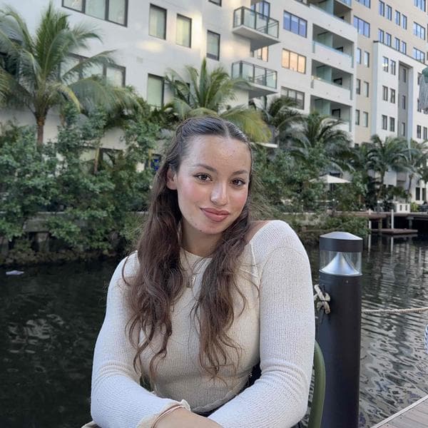 Swim Instructor Profile Image: Valeria A.