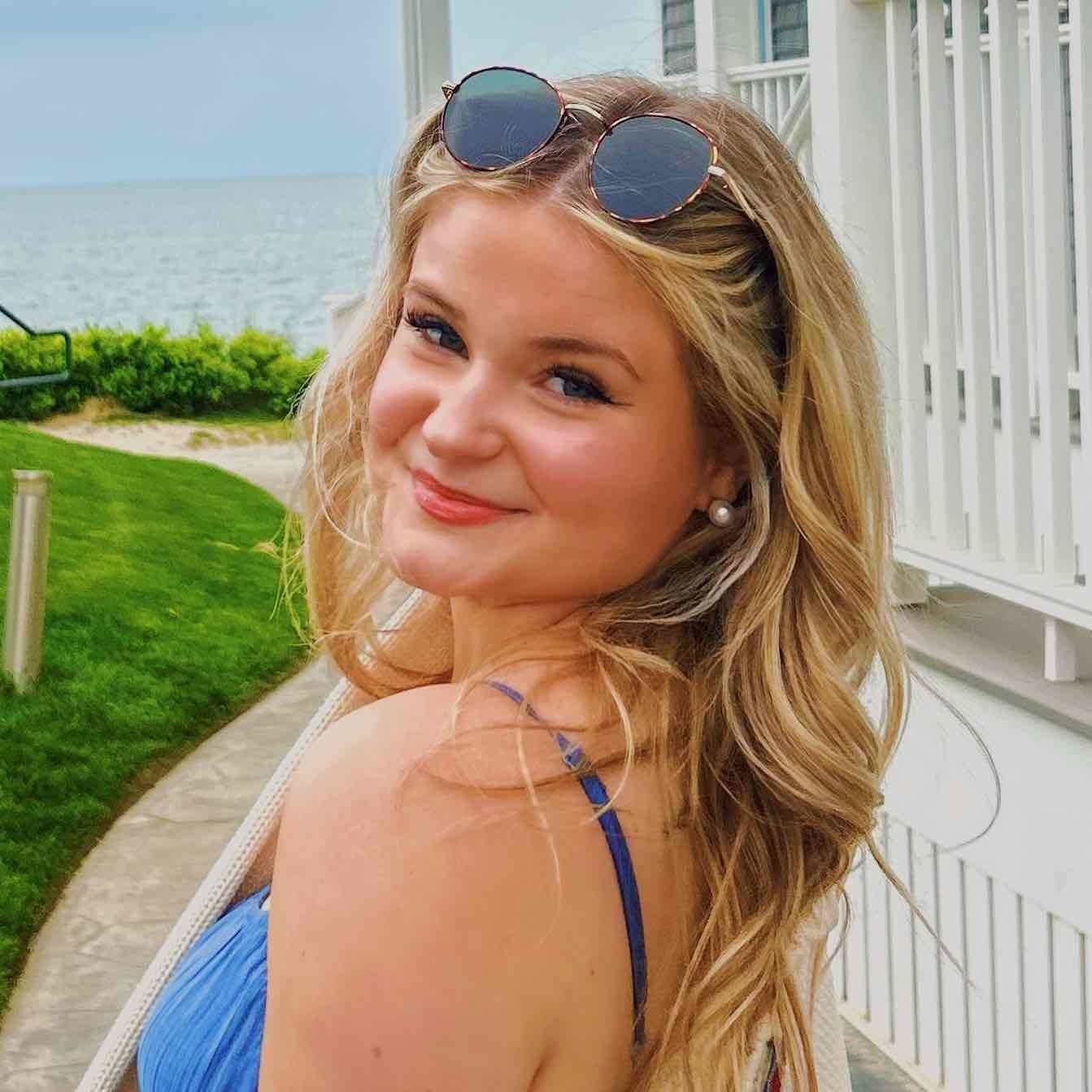 Swim Instructor Profile Image: Zoe W.